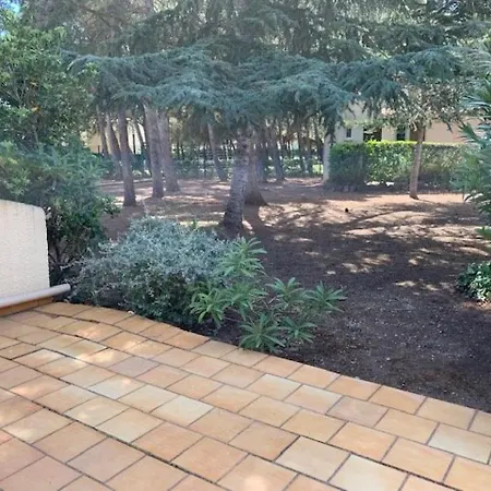 Villa Mitoyenne Climatisee Avec Piscine Et Parking Pour 6 Pers - Fr-1-607-123 *