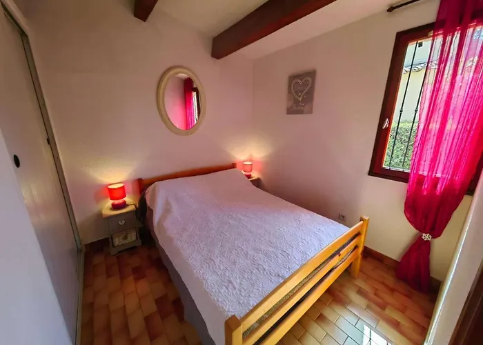 Mitoyenne Climatisee Avec Piscine Et Parking Pour 6 Pers - Fr-1-607-123